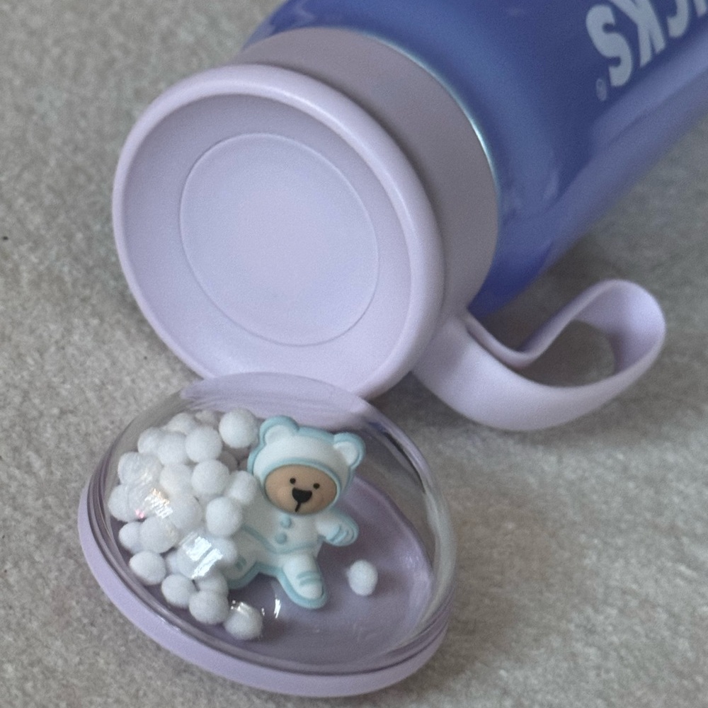 NWT 2025🎄Holiday Starbucks Water Bottle with Snow Bearista Magnetic Lid Charm - Picture 6 of 9
